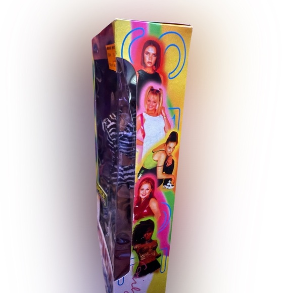 Spice Girls “On Tour” Doll - Mel B. (Scary Spice) - 1997 Galoob NIB - Picture 2 of 5